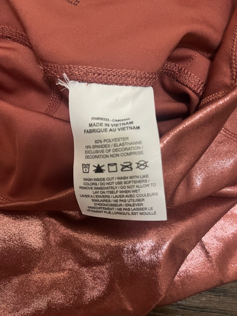 Nike women’s Metallic Rose Gold Leggings - Picture 5 of 7